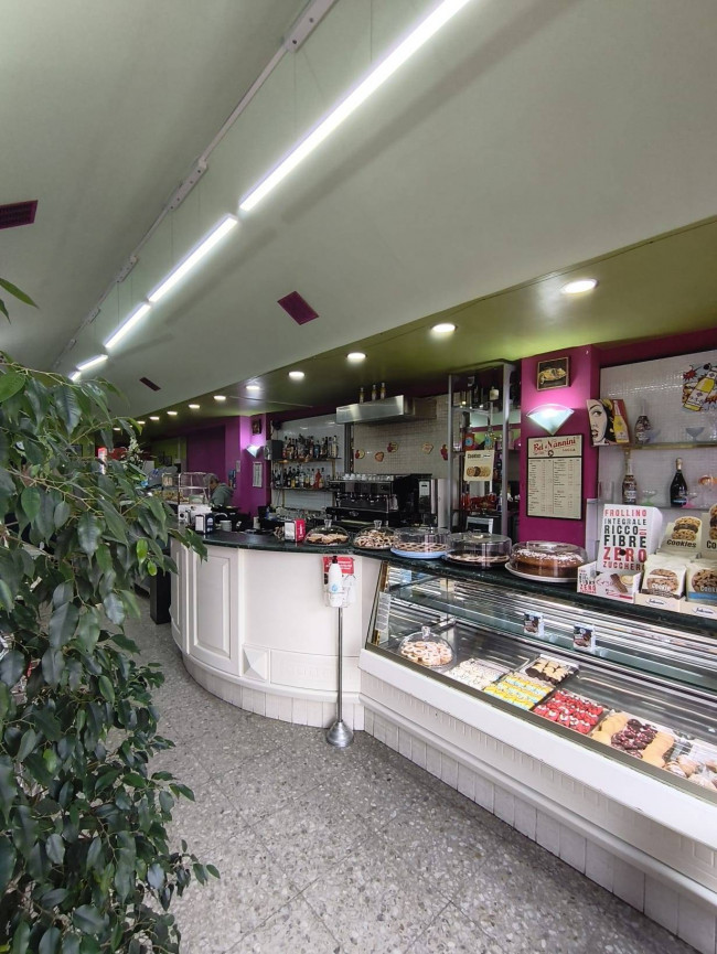 Locale commerciale in vendita a Roma