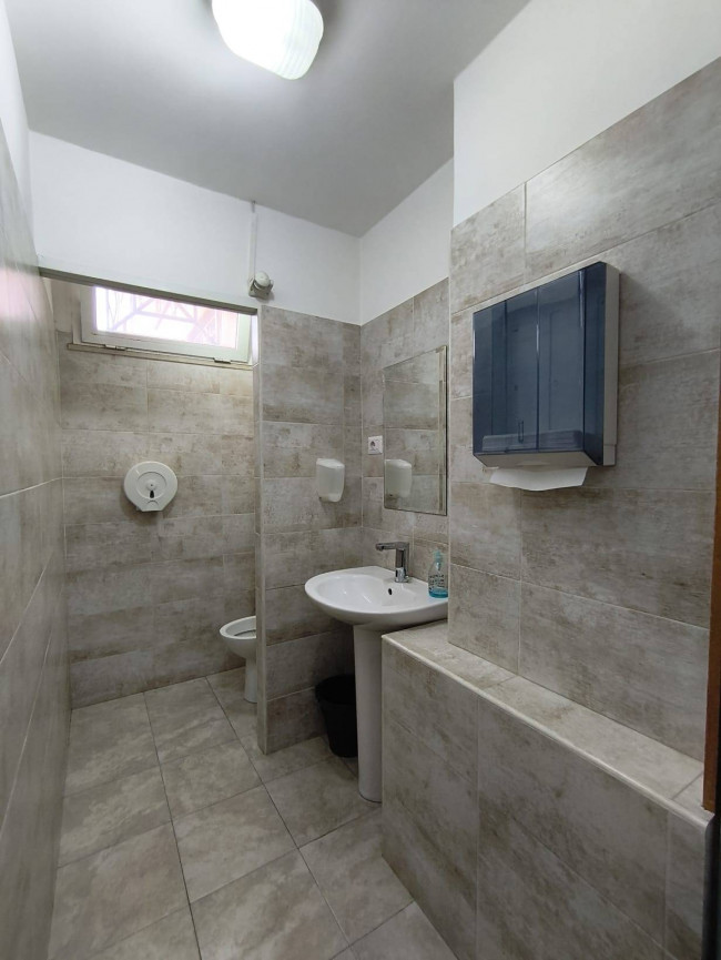 Locale commerciale in vendita a Roma