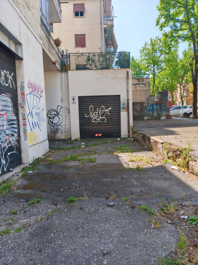 Box o garage in vendita a Roma