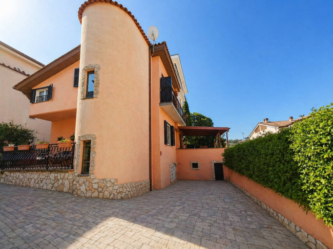 Villa in vendita a Marino