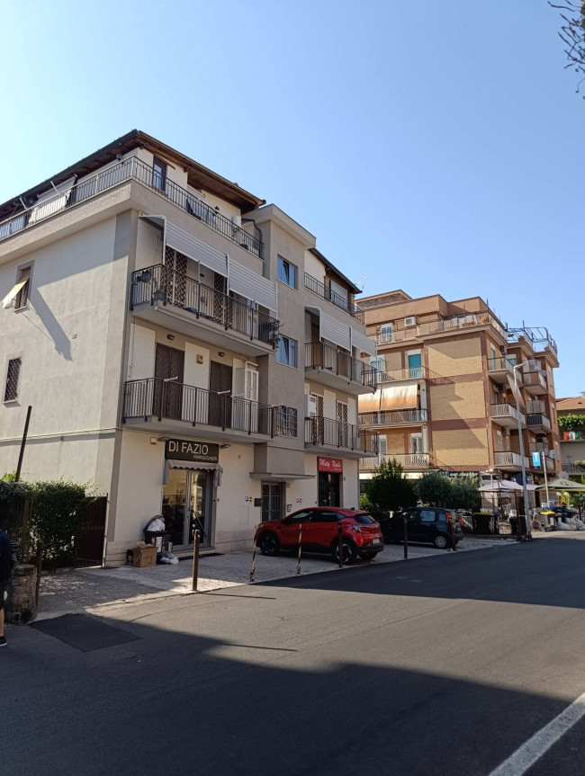 Box o garage in vendita a Roma