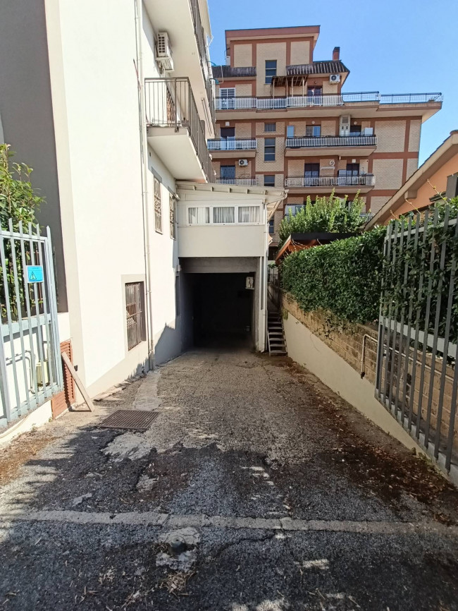 Box o garage in vendita a Roma