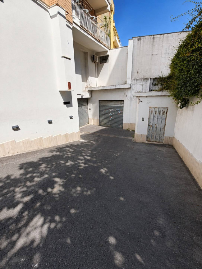 Box o garage in vendita a Roma