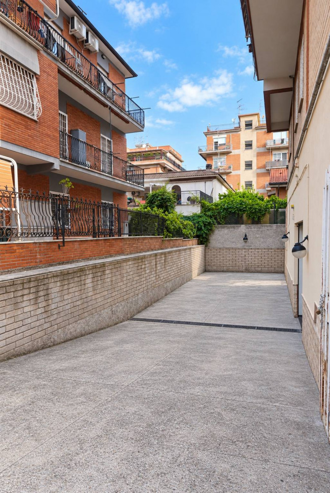 Locale commerciale in vendita a Roma