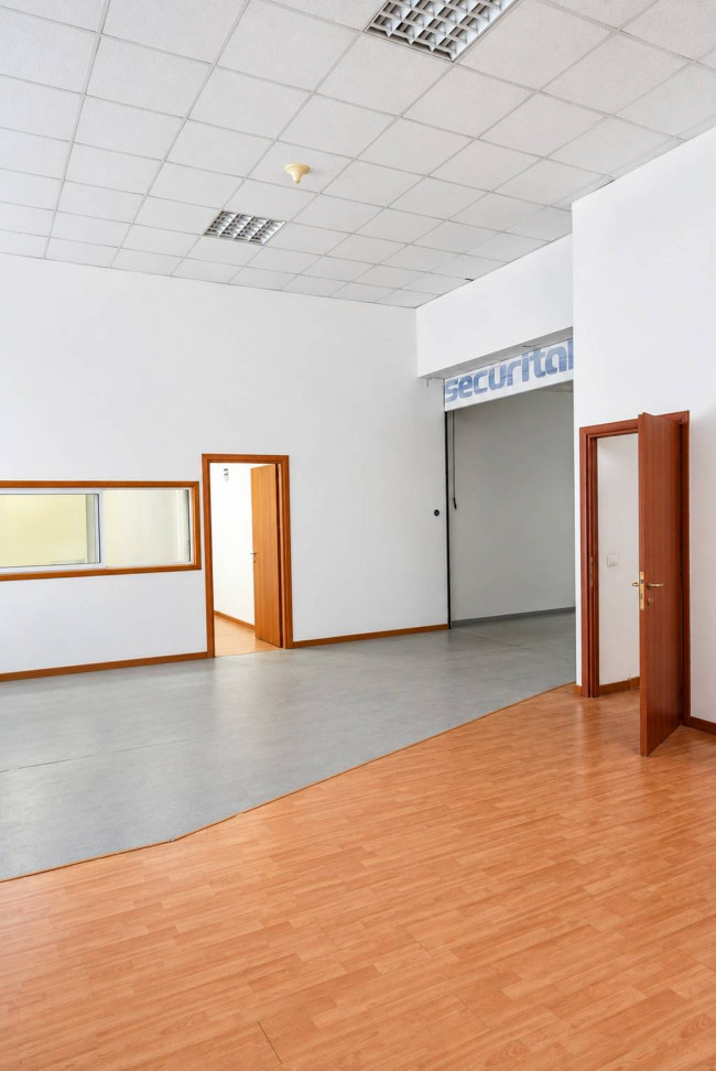Locale commerciale in vendita a Roma