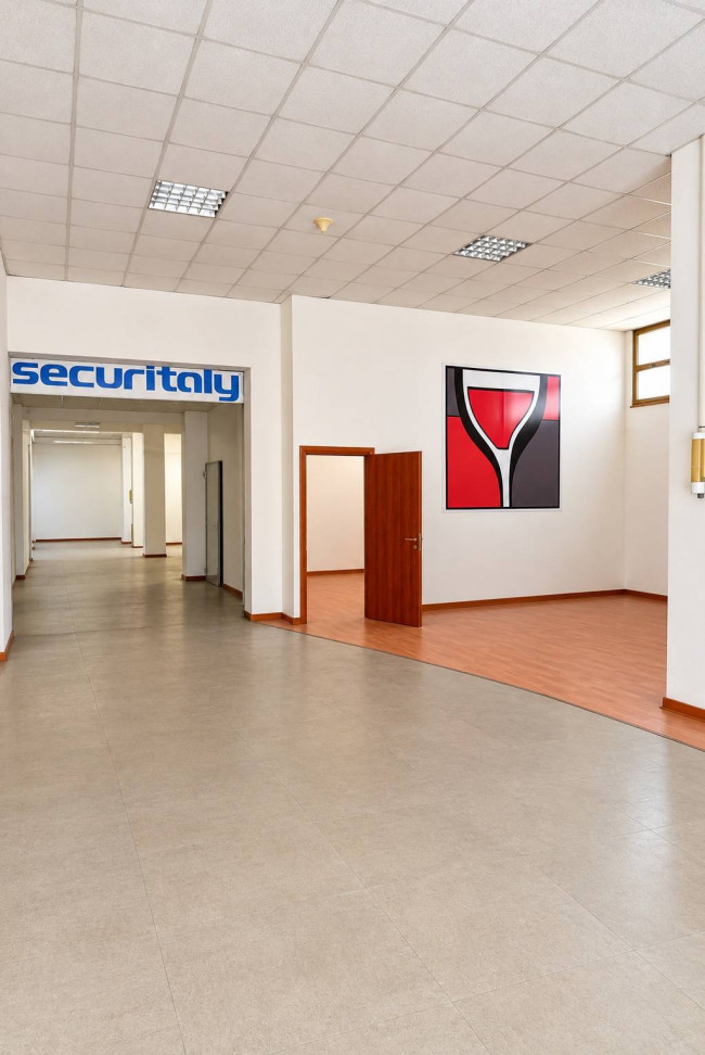 Locale commerciale in vendita a Roma