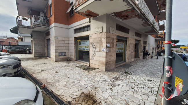 Locale commerciale in affitto a Roma