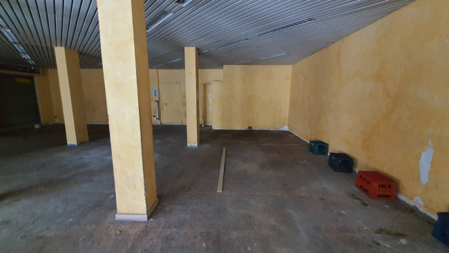 Locale commerciale in affitto a Roma