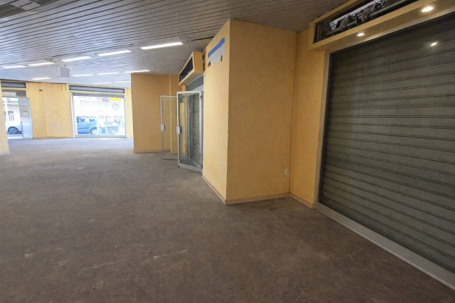 Locale commerciale in affitto a Roma