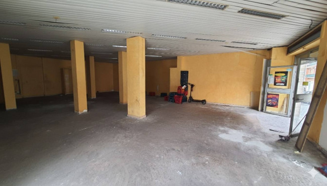 Locale commerciale in affitto a Roma