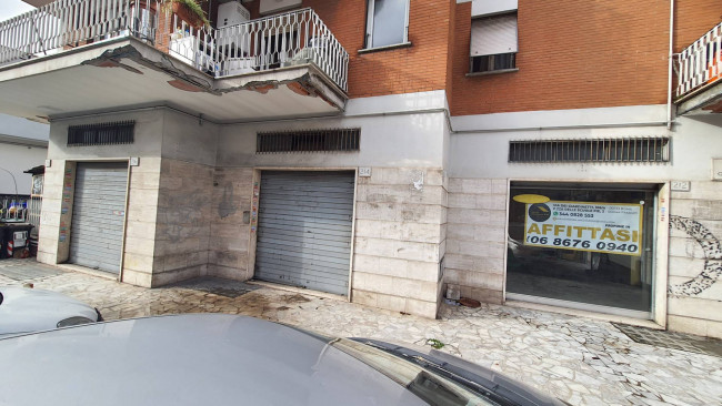 Locale commerciale in affitto a Roma