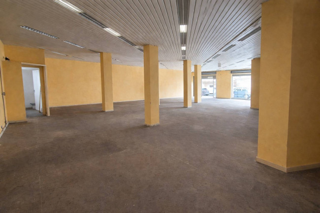 Locale commerciale in affitto a Roma