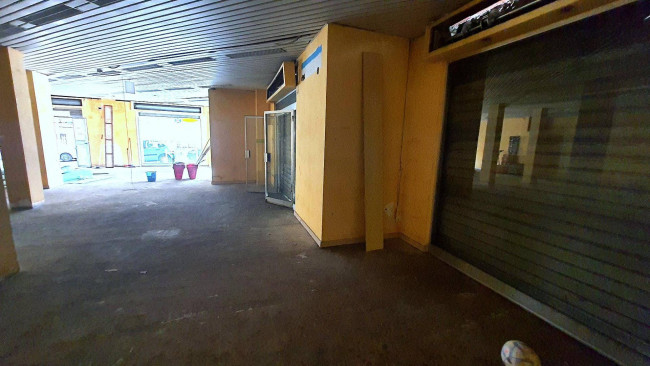 Locale commerciale in affitto a Roma