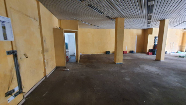 Locale commerciale in affitto a Roma