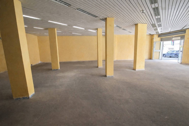 Locale commerciale in affitto a Roma