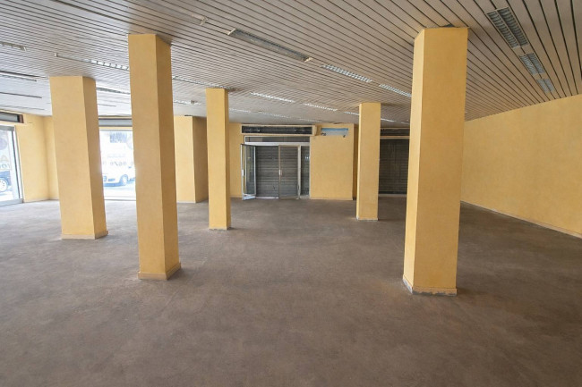 Locale commerciale in affitto a Roma