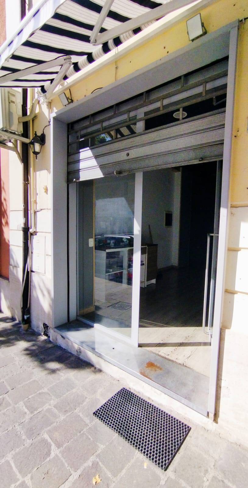Locale commerciale in affitto a Avezzano