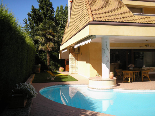 Villa in vendita a Selvazzano Dentro