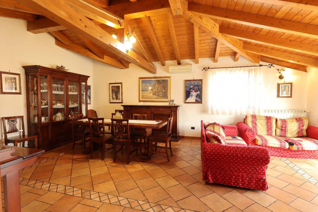 Villa in vendita a Arconate