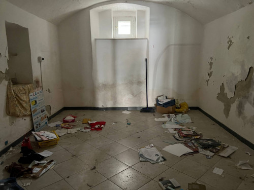 Locale commerciale in vendita a Savona