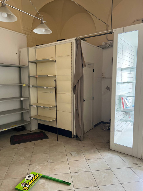 Locale commerciale in vendita a Savona