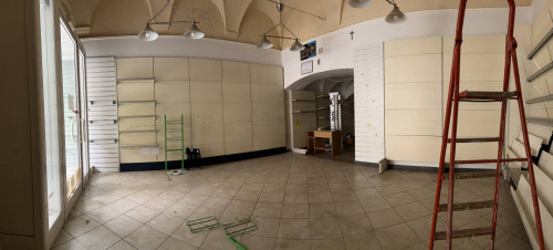 Locale commerciale in vendita a Savona