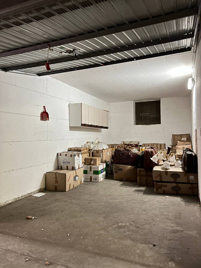 Box o garage in vendita a Savona