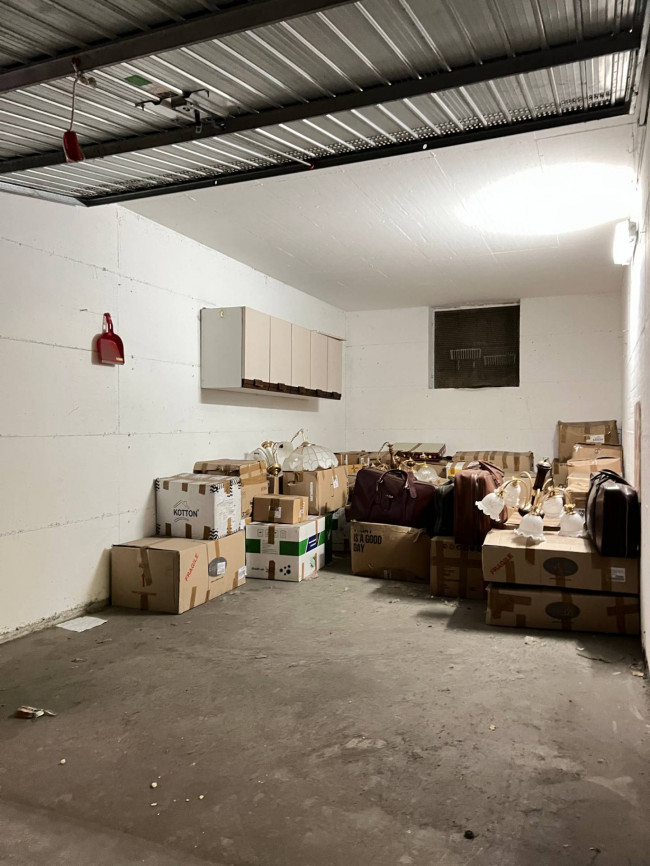 Box o garage in vendita a Savona