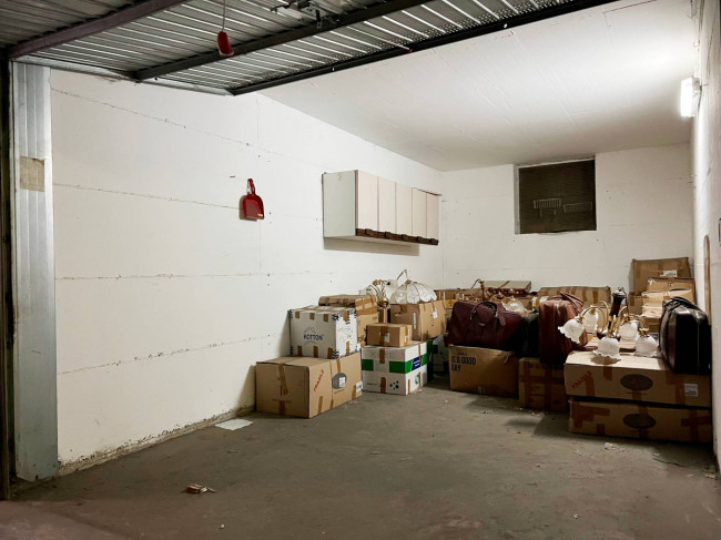 Box o garage in vendita a Savona