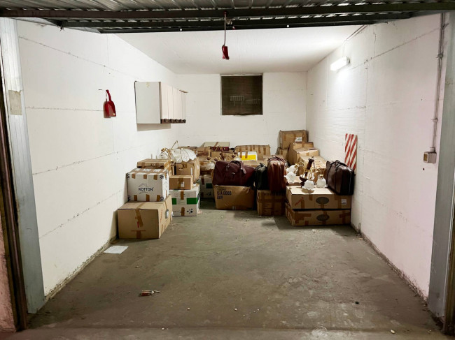 Box o garage in vendita a Savona