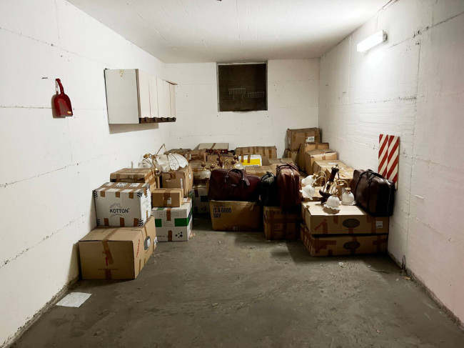 Box o garage in vendita a Savona
