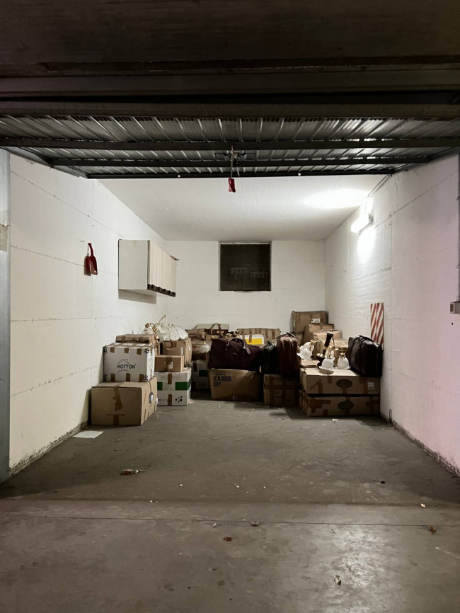 Box o garage in vendita a Savona