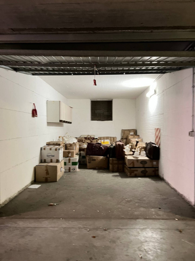Box o garage in vendita a Savona
