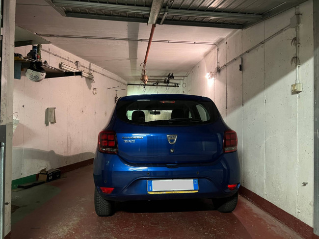 Box o garage in vendita a Savona