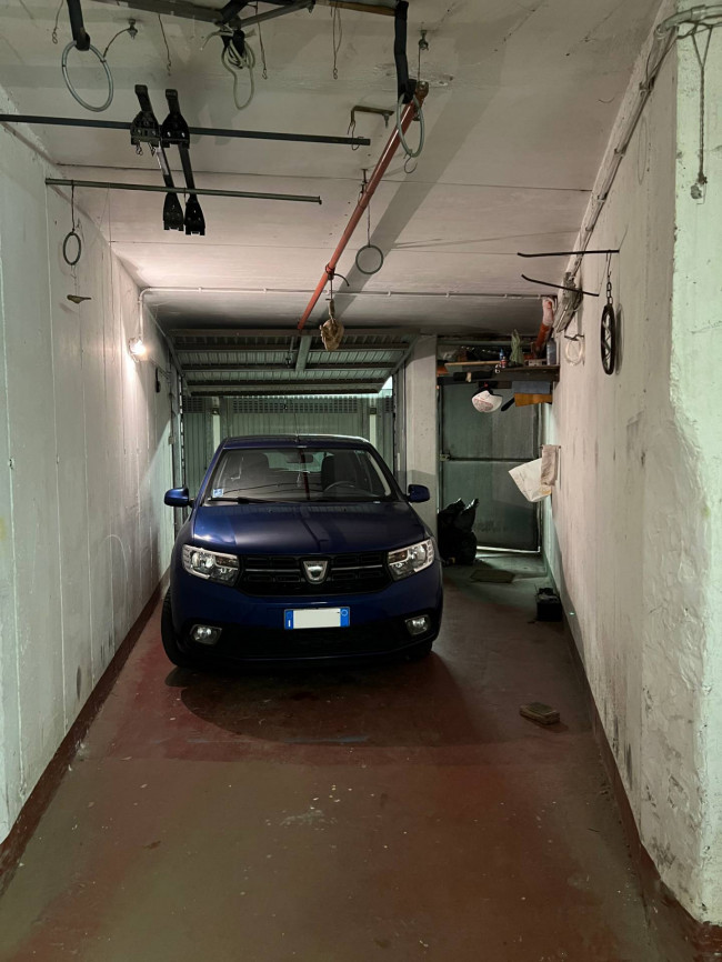 Box o garage in vendita a Savona