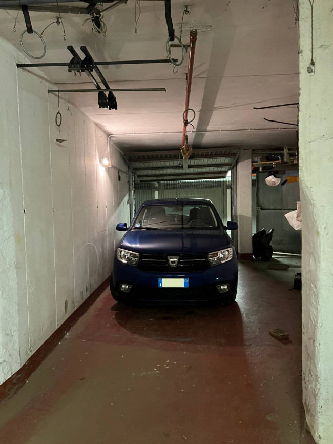 Box o garage in vendita a Savona