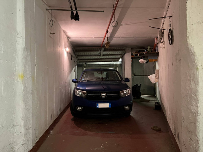 Box o garage in vendita a Savona