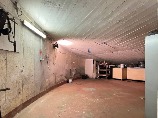 Box o garage in vendita a Savona