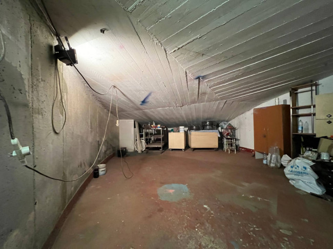 Box o garage in vendita a Savona