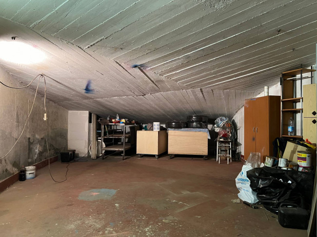 Box o garage in vendita a Savona