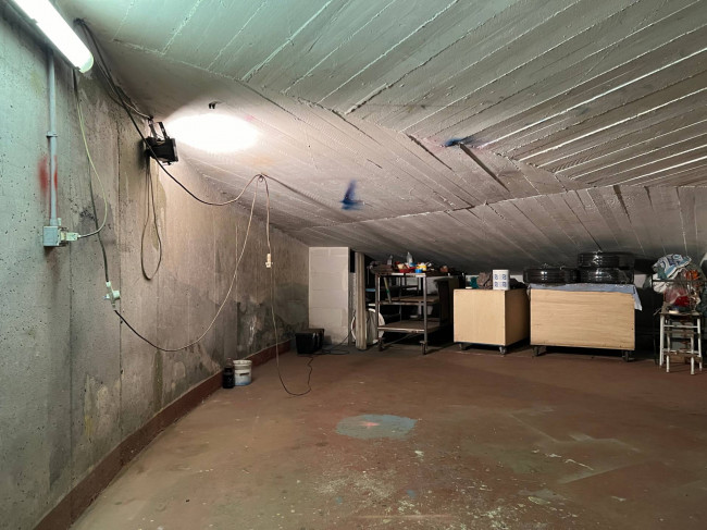 Box o garage in vendita a Savona