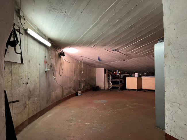 Box o garage in vendita a Savona