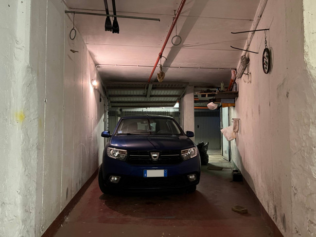Box o garage in vendita a Savona