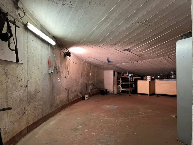 Box o garage in vendita a Savona