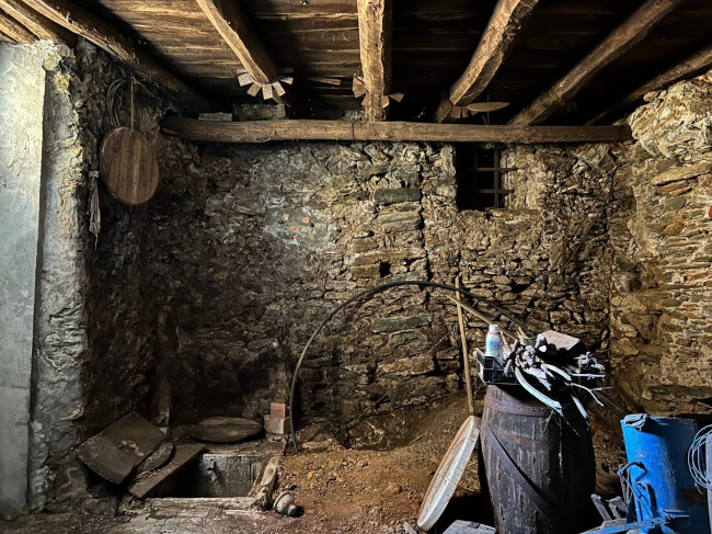 Rustico in vendita a Vezzi Portio