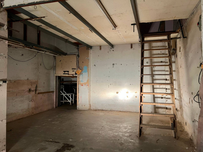 Box o garage in vendita a Savona