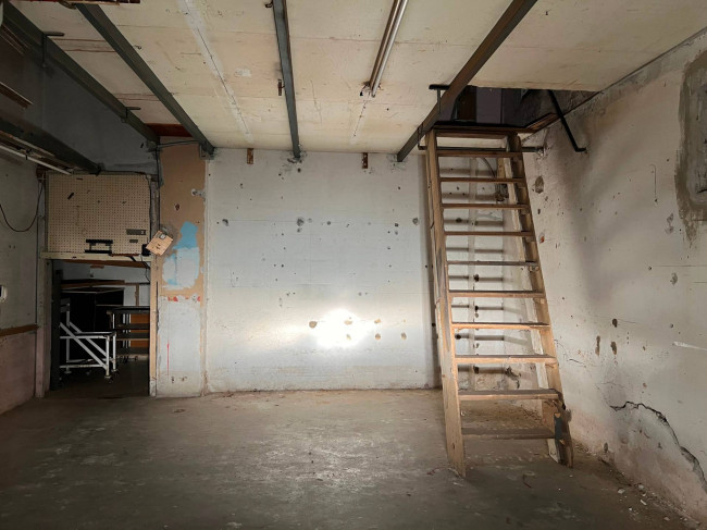 Box o garage in vendita a Savona