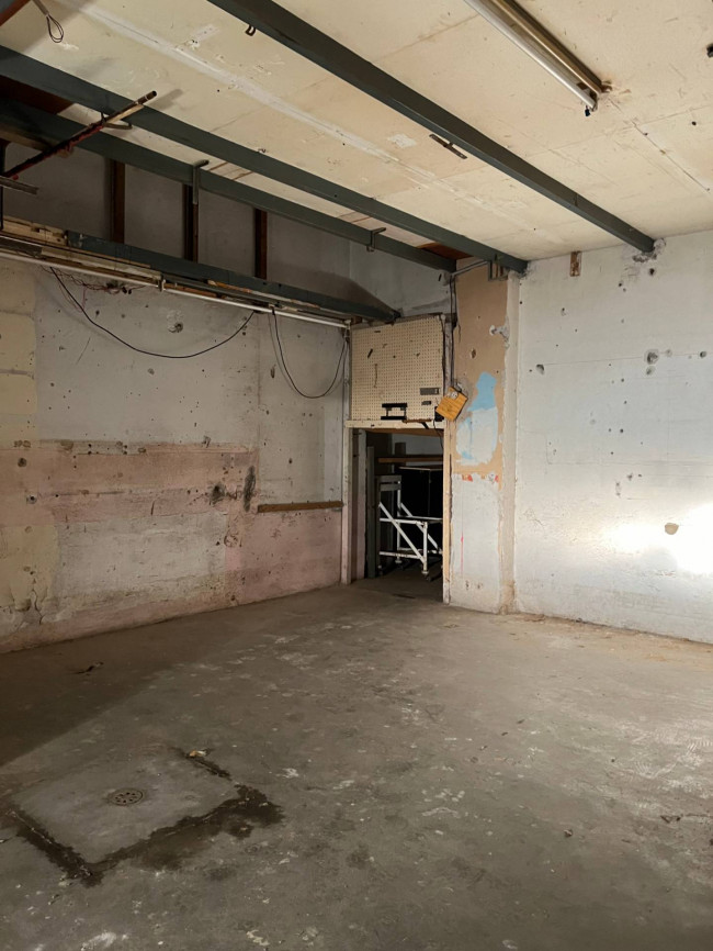 Box o garage in vendita a Savona