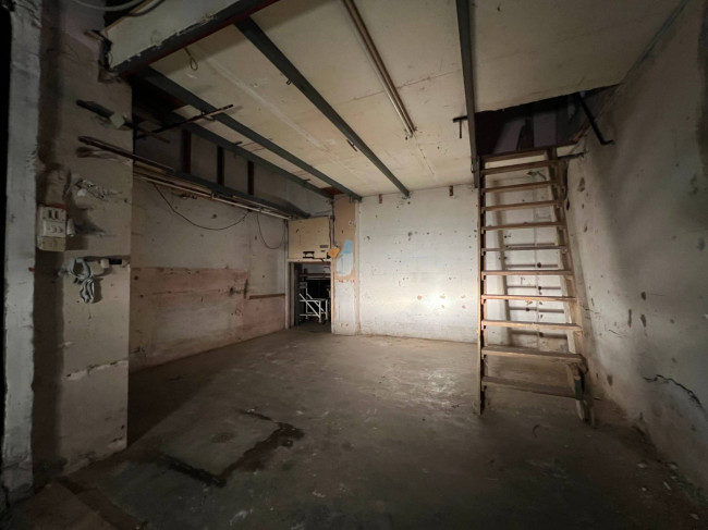 Box o garage in vendita a Savona