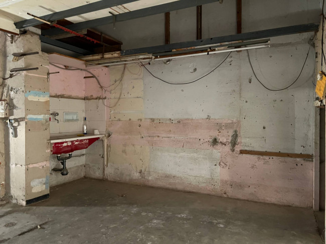 Box o garage in vendita a Savona